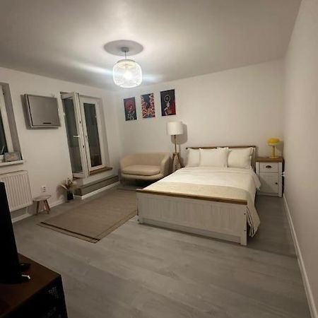 Ferienwohnung Studio Cozy Piata Victoriei Bukarest Exterior foto