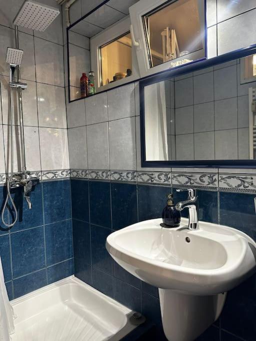 Ferienwohnung Studio Cozy Piata Victoriei Bukarest Exterior foto